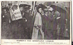 Clemence Housman (center) at a demonstration by the Women's Tax Resistance League.
